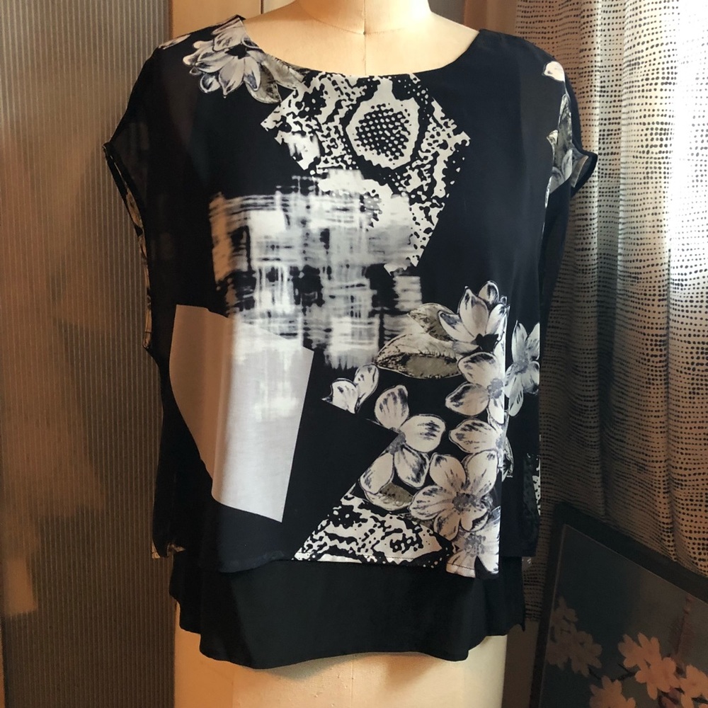 Daniel Rainn 2 layer short sleeve Top